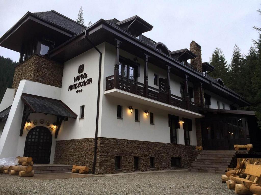 Hanul Haiducilor Obarsia-Lotrului Exterior photo